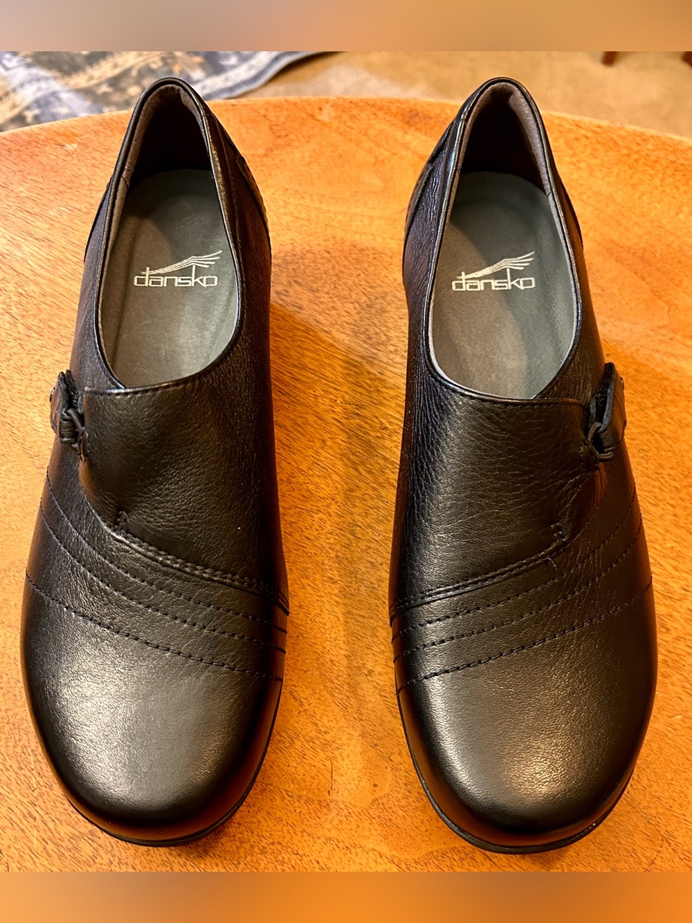Dansko Leather Shoes — Style 5510020200
Size 39W (Women’s 8.5–9)